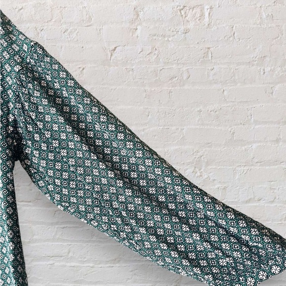 J Jill Blouse Green Long Sleeve Button Down V-Neck Women’s Sz Sm Geometric Rayon - Picture 7 of 8